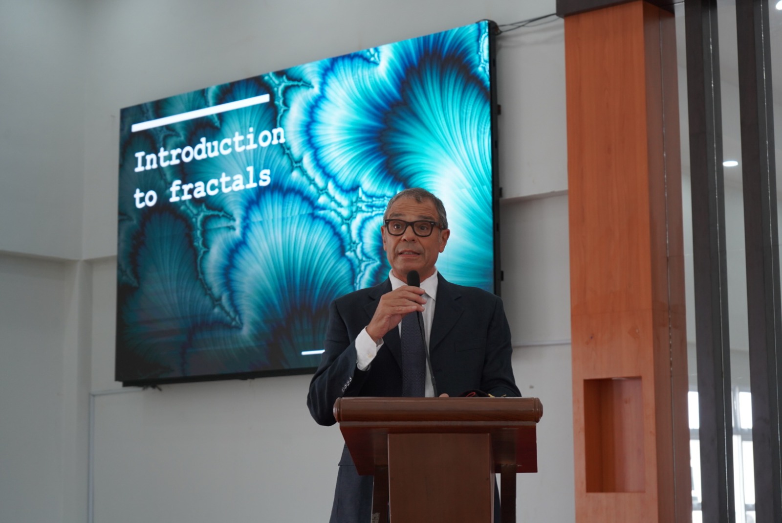 Prof. Dr. Francesco Sylos Labini